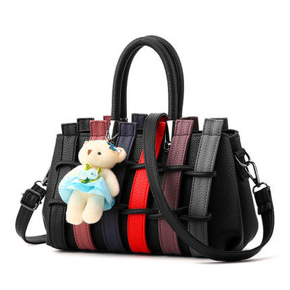 Sac Seau Tressé avec Pendentif Ours — 5 Coloris